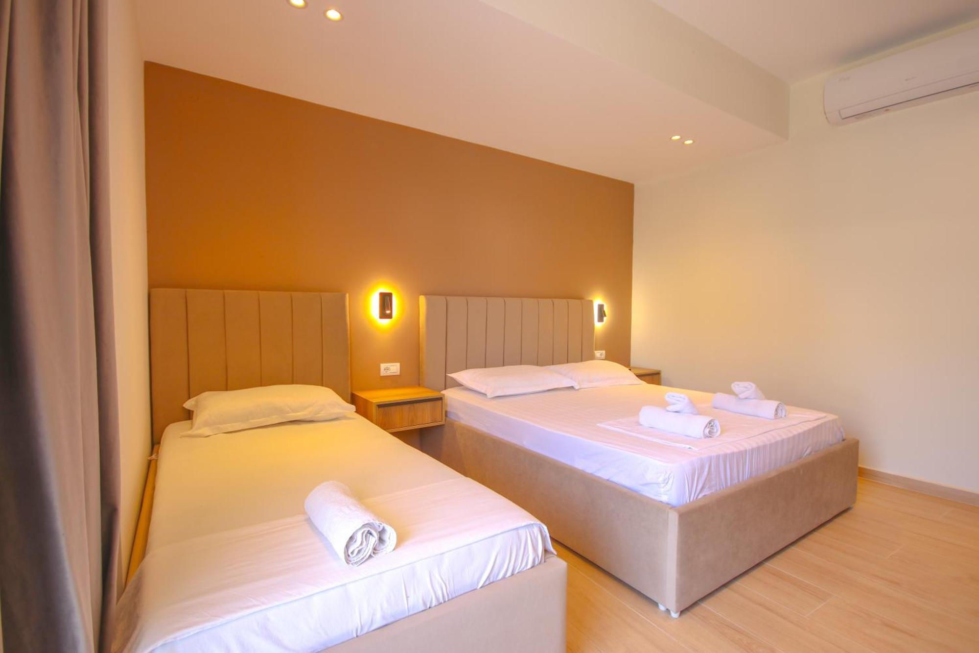 Emily'S Hotel Himare Eksteriør bilde